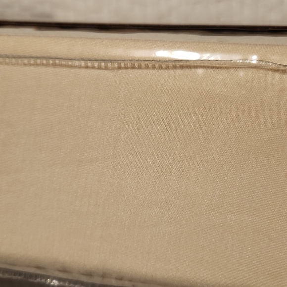 4 piece sheet set full cream colored - Picture 4 of 4